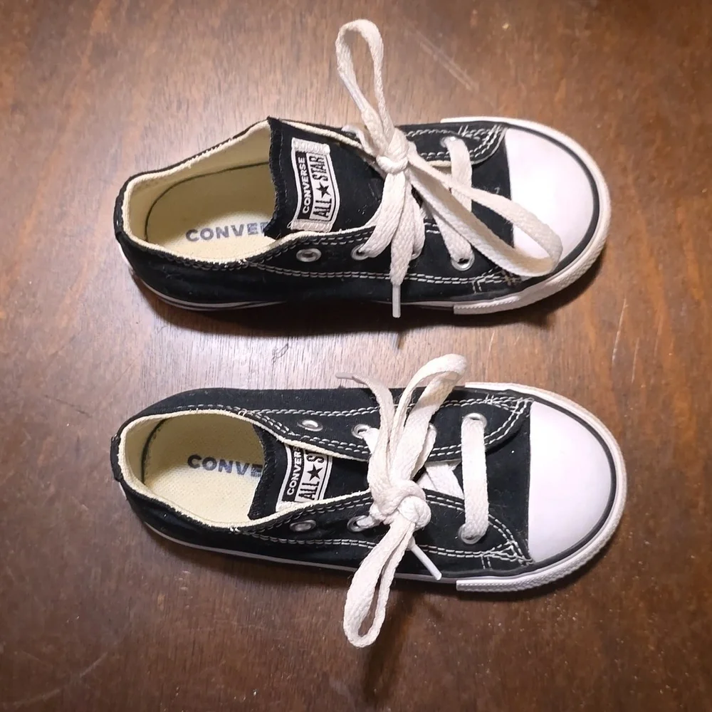 Converse Chucks Black & White Tennis‎ Shoes Size 9